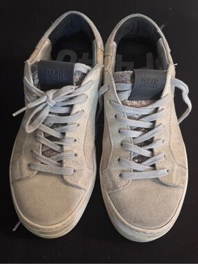 P448 unisex Low-Top Suede Sneakers in Light Gray with Metallic Tongue